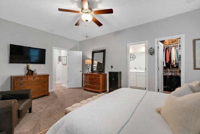 Building Photo - Luxury Townhome for Rent near Regent!