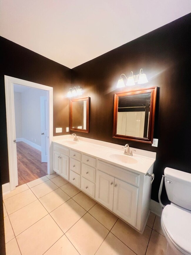 Building Photo - Tucked Away 3 Bedroom Gem on Private Road ...