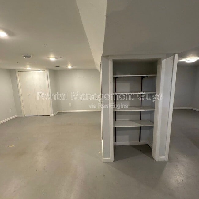Building Photo - 2059 Burns Ave
