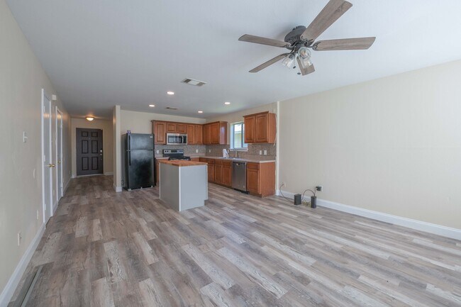 Building Photo - 529 W Metcalfe St