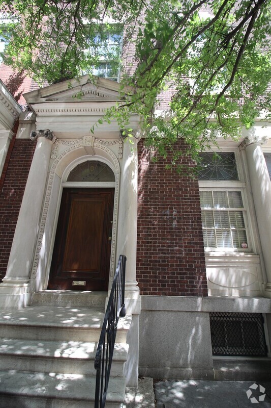 Building Photo - 8 W Madison St