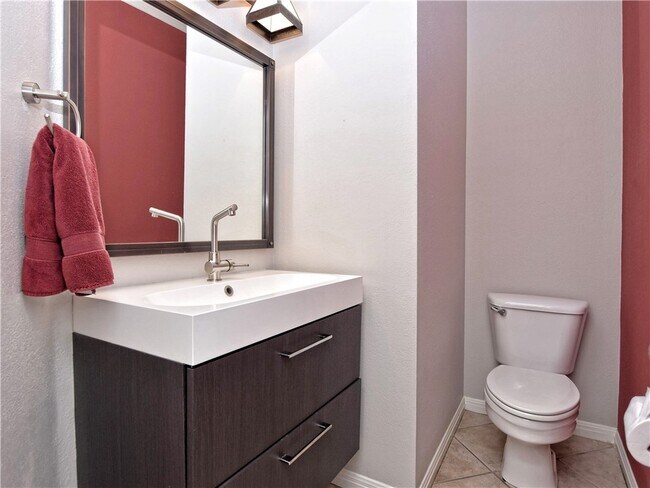 Building Photo - 2006 S Oak Canyon Rd