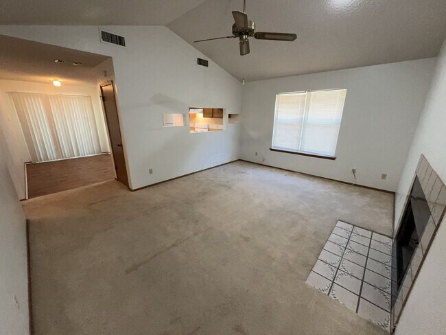 Building Photo - 2019 Dickens Dr