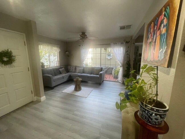 Building Photo - 7734 Creekside Dr