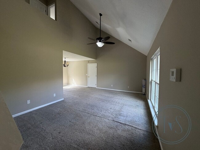 Building Photo - MOVE IN SPECIAL: $500 OFF 1ST MONTH'S RENT!**