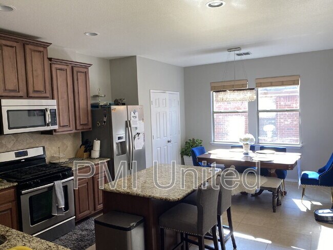 Building Photo - 15620 Gatehouse Dr