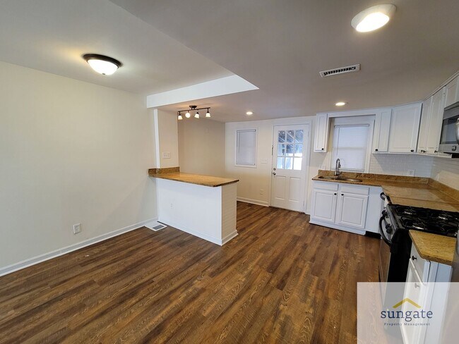 Building Photo - 5215 Wasena Ave