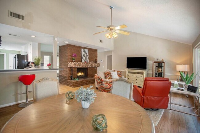 Building Photo - 2303 Silver Sage Dr