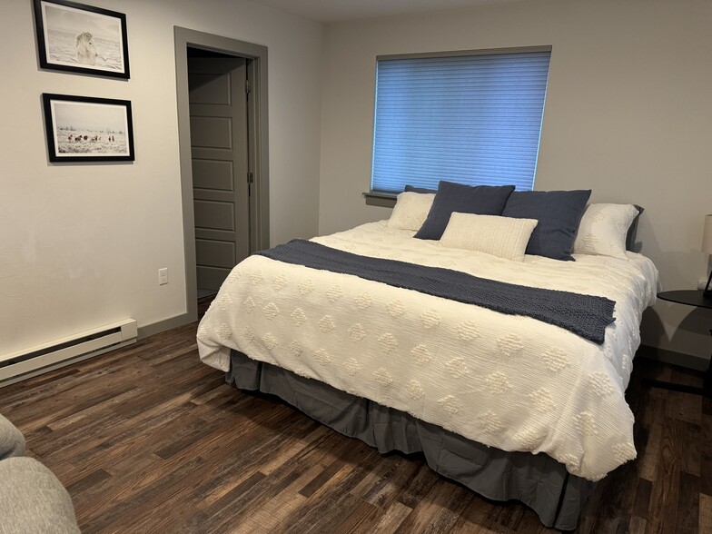 King Sized bed - 3168 Fen Way