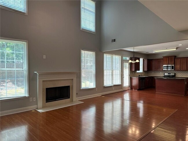 Building Photo - 669 Maple Grove Way