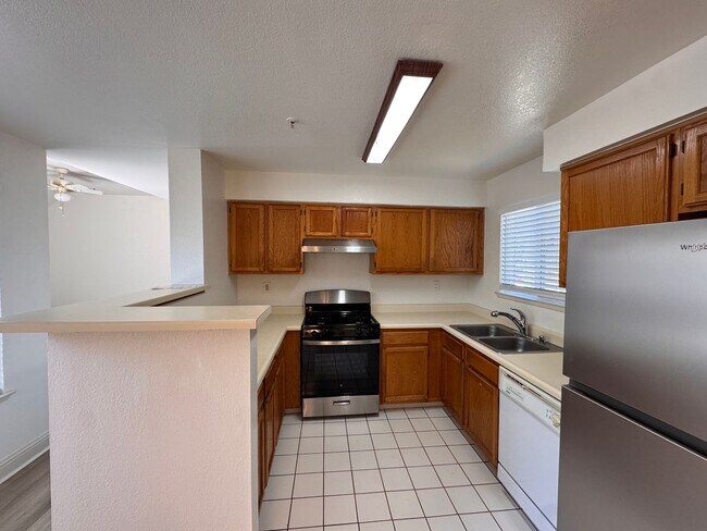 Building Photo - Updated 3 Bedroom Home in North Salinas