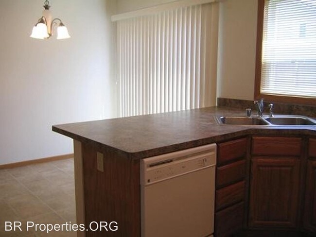 Building Photo - 3 br, 2.5 bath Apartment - 6315 - 52nd Street