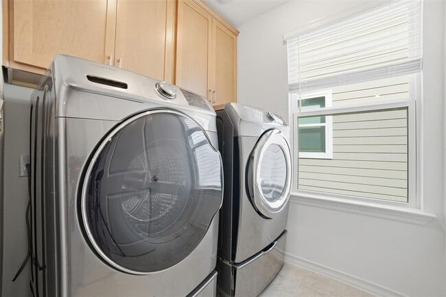 Building Photo - 13606 Long Is Dr