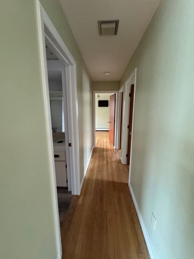 Building Photo - Upgraded 3 Bedroom Home with Garage and Ba...