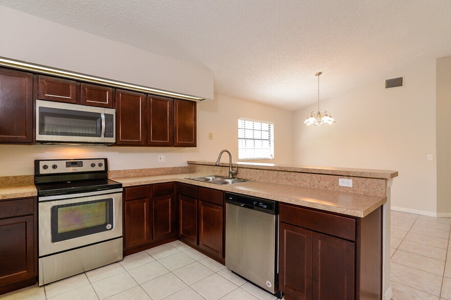 Building Photo - 619 Butternut Pl