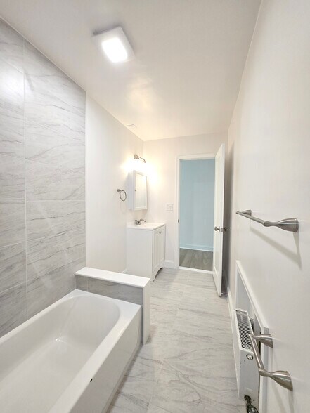 Building Photo - 4530 Avondale St