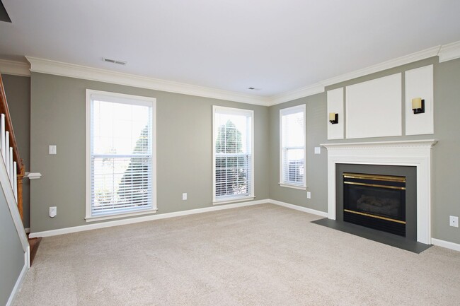 Building Photo - Dog-Friendly Forest Lakes North Home (Appl...