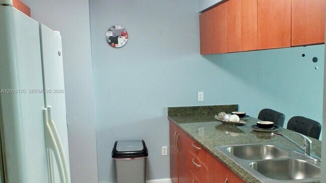 Building Photo - 1200 Brickell Bay Dr