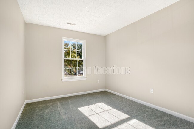 Building Photo - 10 Ironstone Ct