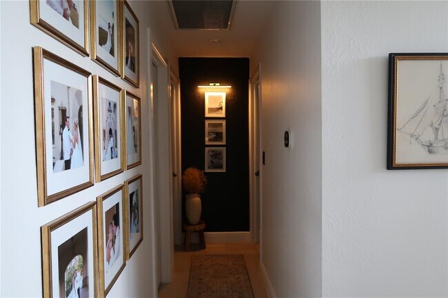 Building Photo - 5945 Venetian Blvd NE