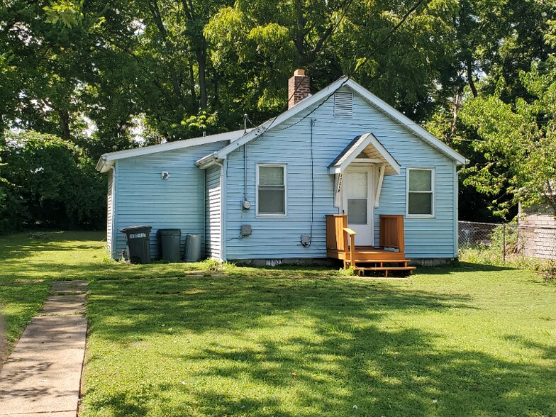Primary Photo - 2721 Pasteur Ave