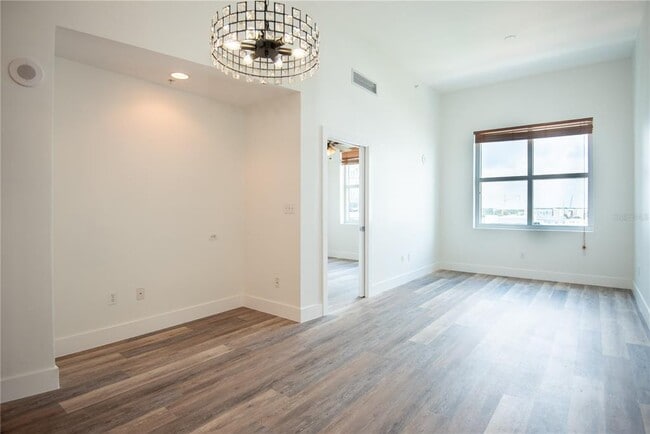 Building Photo - 1208 E Kennedy Blvd