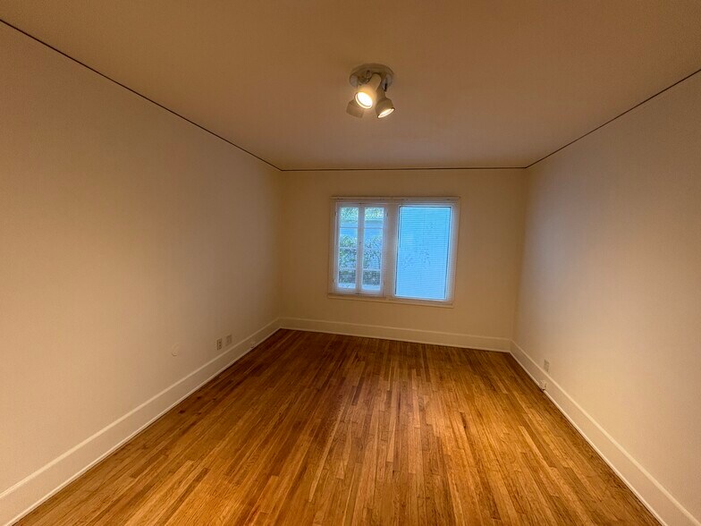Building Photo - 894 S Los Robles Ave