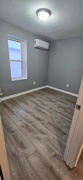 Building Photo - 46 Capitol St