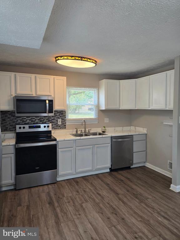 Building Photo - 8313 Gibbons Dr