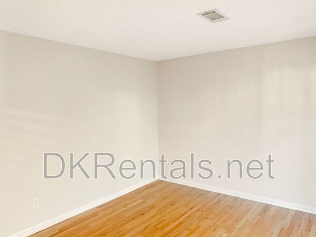 Building Photo - 860 Crab Orchard Dr