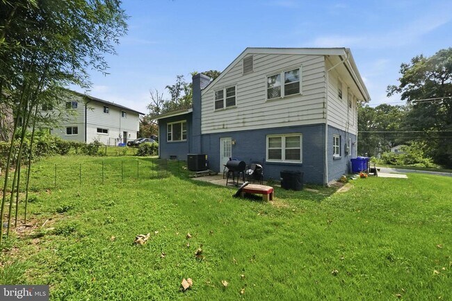 Building Photo - 11317 College View Dr
