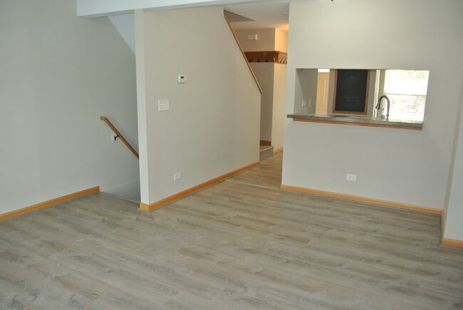 Building Photo - 118 Colonial Pkwy