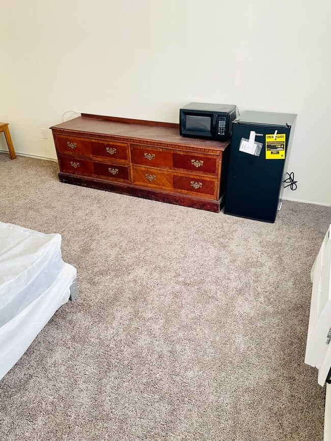 Building Photo - Studio Apartment on Las Vegas Strip - Close to all of the Excitement & More!!