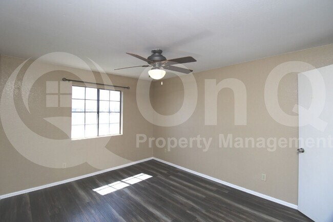 Building Photo - 533 W Guadalupe Rd