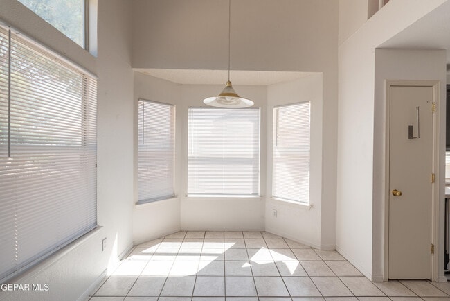Building Photo - 2212 Tierra De Oro Way