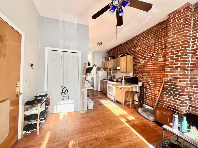 Building Photo - 71 Windsor St