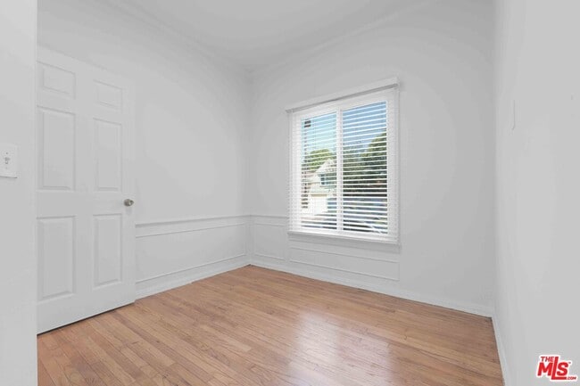 Building Photo - 2452 W 18th St