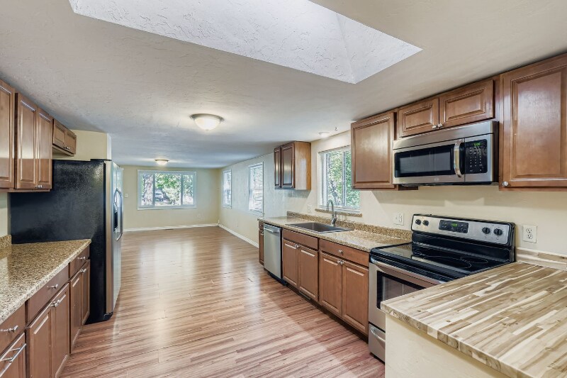 Building Photo - 914 Alexander Rd