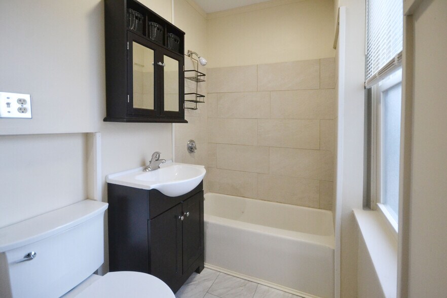 Building Photo - 143 Arlington St