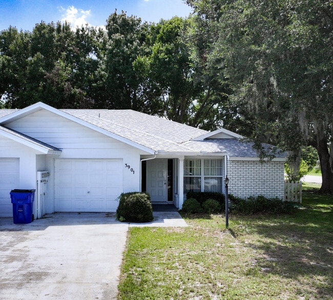 Building Photo - 3901 Loquat Rd