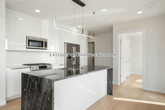 Building Photo - 194 Sumner St