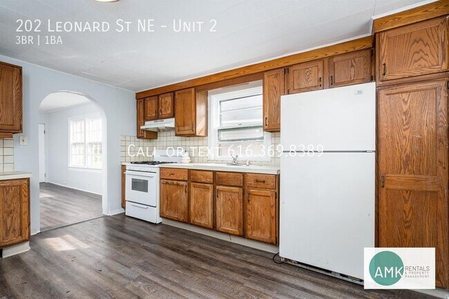 Building Photo - 202 Leonard St NE