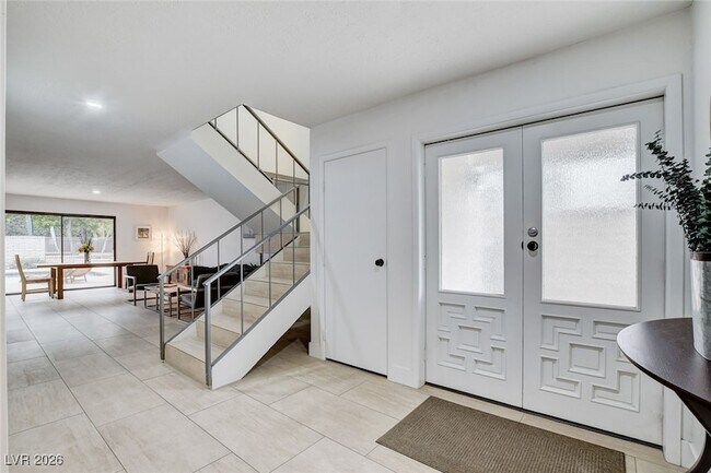 Building Photo - 945 Vegas Valley Dr