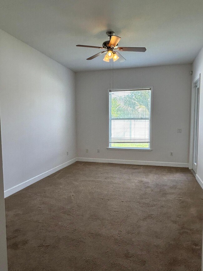 Building Photo - 1573 SW Merchant Ln