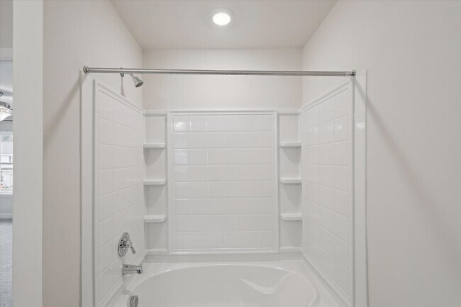 Building Photo - $500 RENT CREDIT | AVAILABLE NOW! (Small Pets Only)