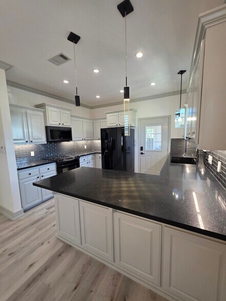 Building Photo - 7476 Woodland Trace Ct