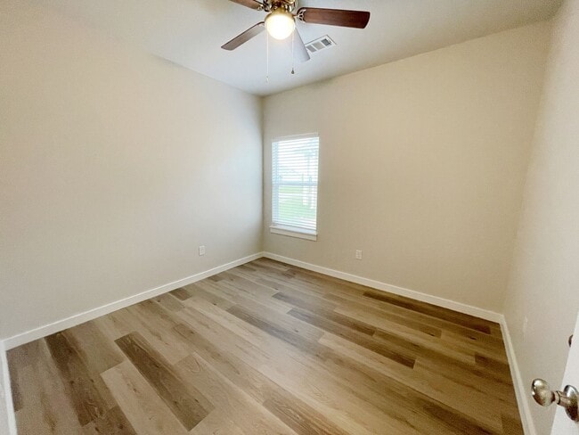 Building Photo - Beautiful 3/2 home in convenient location