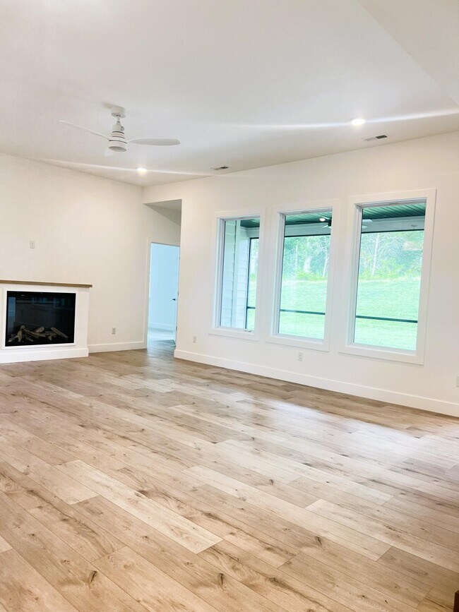 Building Photo - 808 Napa Dr