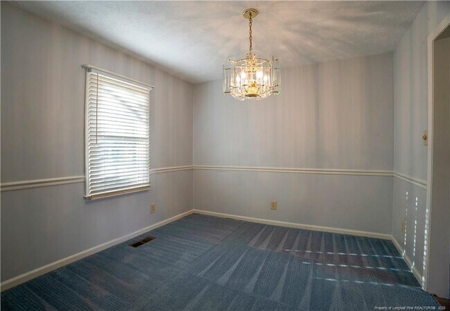 Building Photo - 1733 Daisy Ln