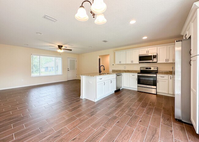 Building Photo - 2680 SW 156th Ln